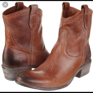 Frye Carson Shortie ankle boot